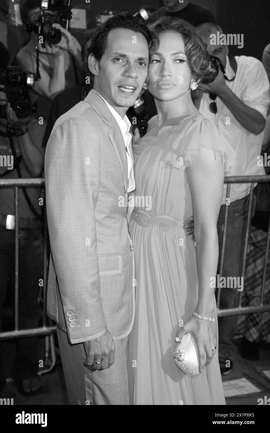 Marc Anthony e Jennifer Lopez assistono alla prima di "El Cantante" all'AMC Theater di New York il 26 luglio 2007. Foto di Henry McGee/MediaPunch Foto Stock