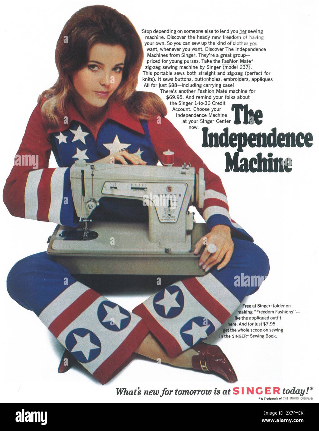 1970 Singer fashin Mate zig-zag macchina da cucire annuncio - "la macchina dell'indipendenza" Foto Stock