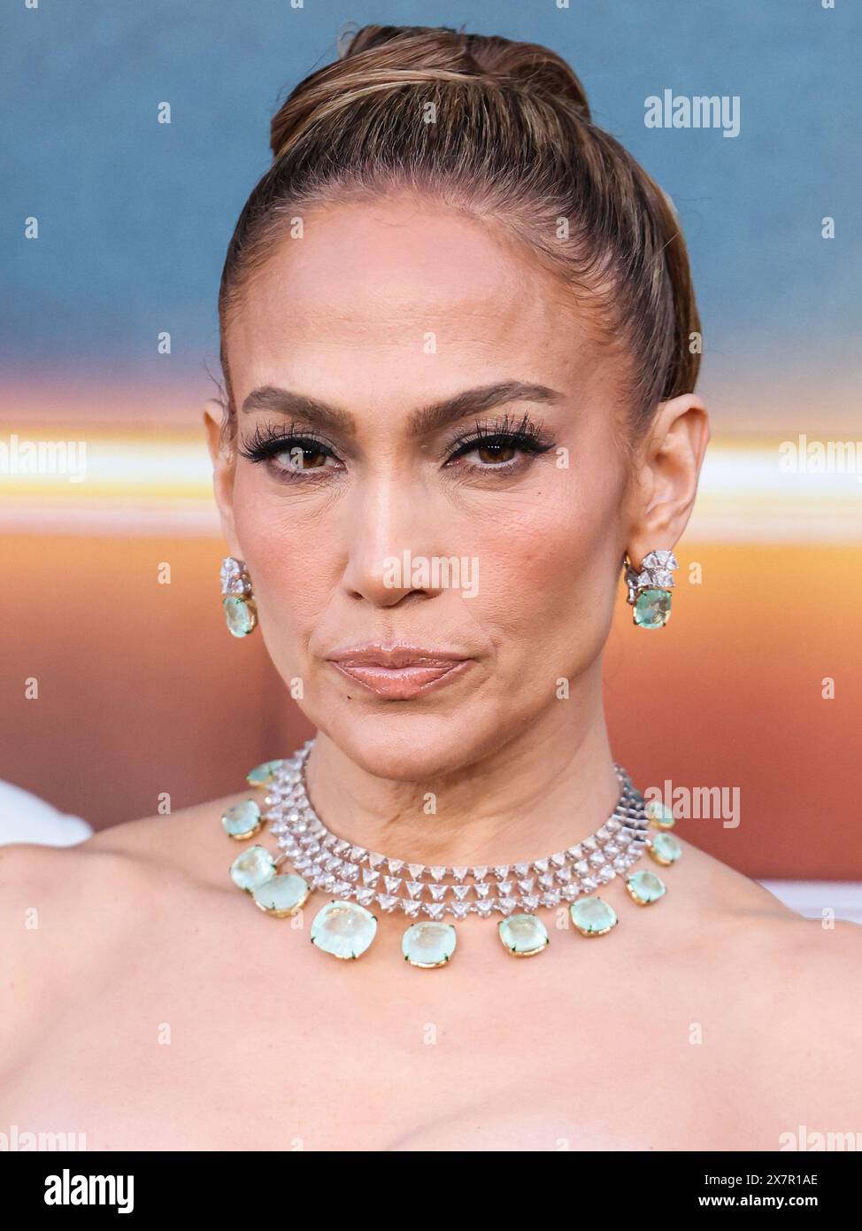 HOLLYWOOD, LOS ANGELES, CALIFORNIA, USA - 20 MAGGIO: Jennifer Lopez (JLo) con indosso un abito Greta Constantine, una borsa Rodo e gioielli Manish Malhotra arriva alla premiere di Los Angeles di "Atlas" di Netflix tenutasi all'Egyptian Theatre Hollywood il 20 maggio 2024 a Hollywood, Los Angeles, California, Stati Uniti. (Foto di Xavier Collin/Image Press Agency) Foto Stock