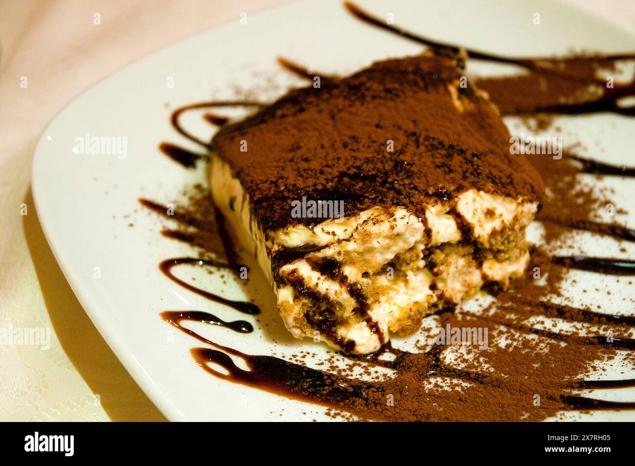 Tiramisù, dessert italiano. Vista ravvicinata. Foto Stock