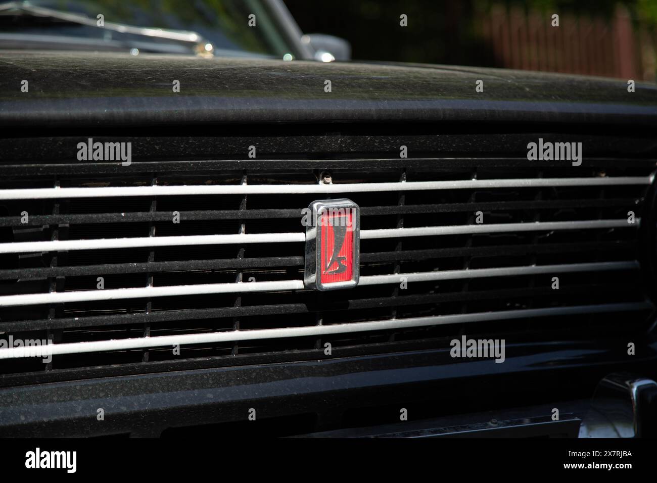 Vladikavkaz, Russia- 21 maggio 2024 : Lada Zhiguli Avtovaz firma vista ravvicinata . Berlina compatta prodotta dal costruttore sovietico AvtoVAZ Foto Stock