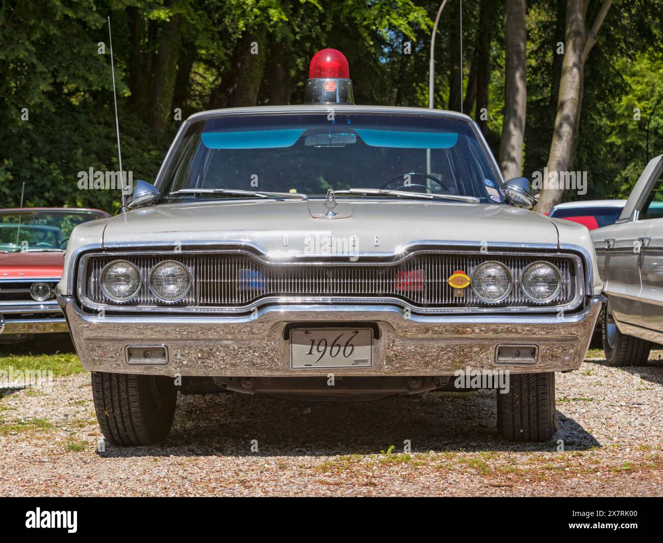 Stade, Germania – 11 maggio 2024: Un'auto della polizia Dodge Polara del 1966 esposta al Mopar Spring Fling Meeting and Exhibition Foto Stock