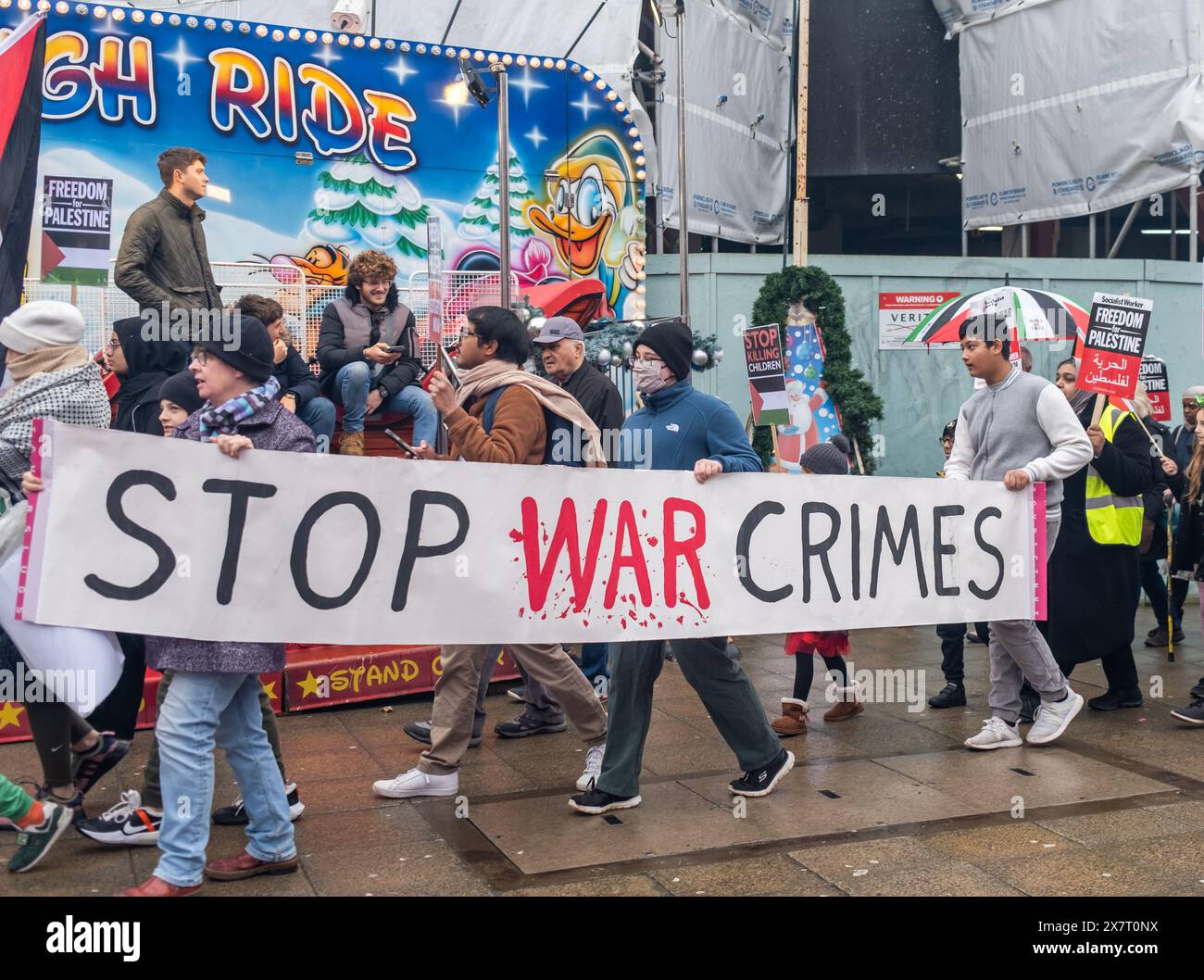 Protestation Walk Calling for stop War Crimes, Southampton, Regno Unito, 16 dicembre 2023 Foto Stock