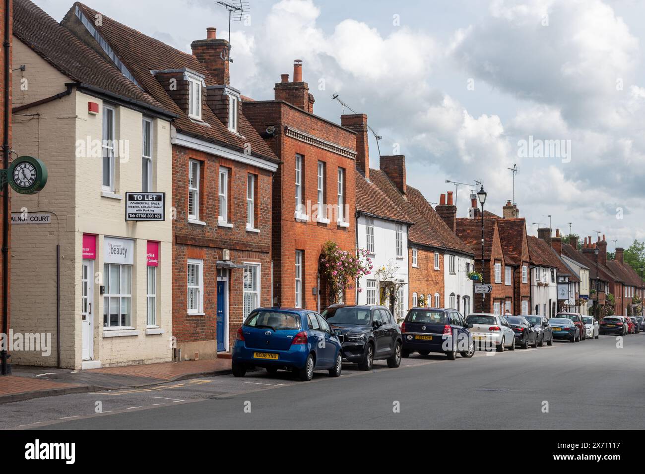 Vista di Rose Street nella città di Wokingham, Berkshire, Inghilterra, Regno Unito Foto Stock