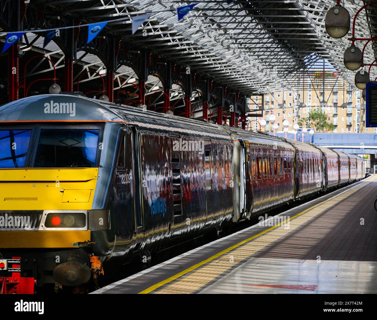 Londra, Regno Unito - 23 marzo 2024; Chiltern Railways Mark 3 DVT al capolinea di Marylebone a Londra con treno passeggeri al binario Foto Stock