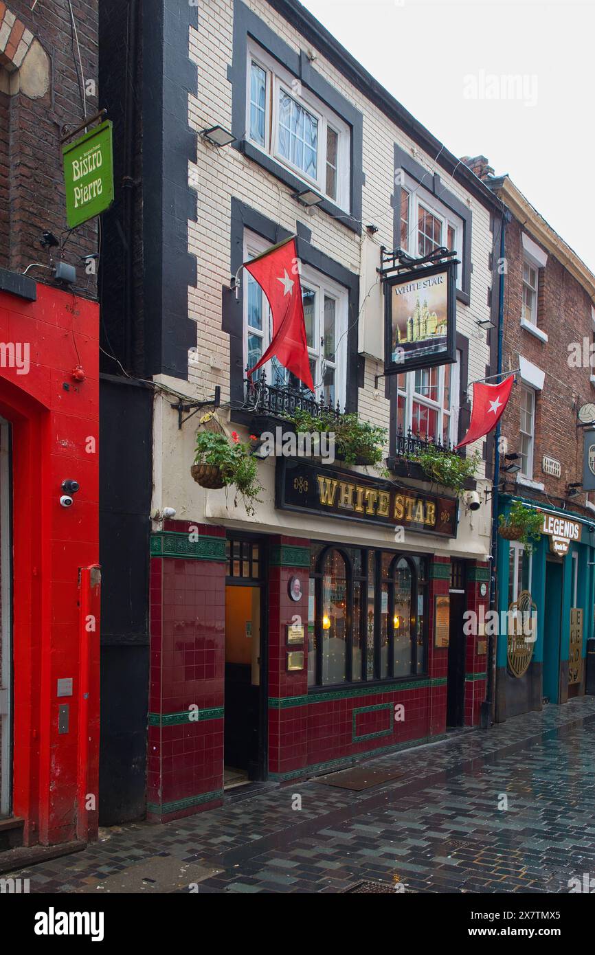 Inghilterra, Liverpool - 31 dicembre 2023: I Beatles incontravano Allan Williams e Bob Wooler nella stanza posteriore della White Star. Foto Stock