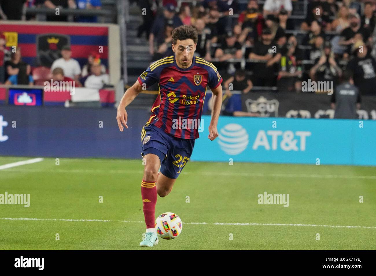 18 maggio. 2024: Il centrocampista di Salt Lake Matt Crooks (25) in azione durante la partita della MLS tra Colorado Rapids e il Real Salt Lake tenutasi all'America First Field di Salt Lake Ut David Seelig/Cal Sport medi Foto Stock