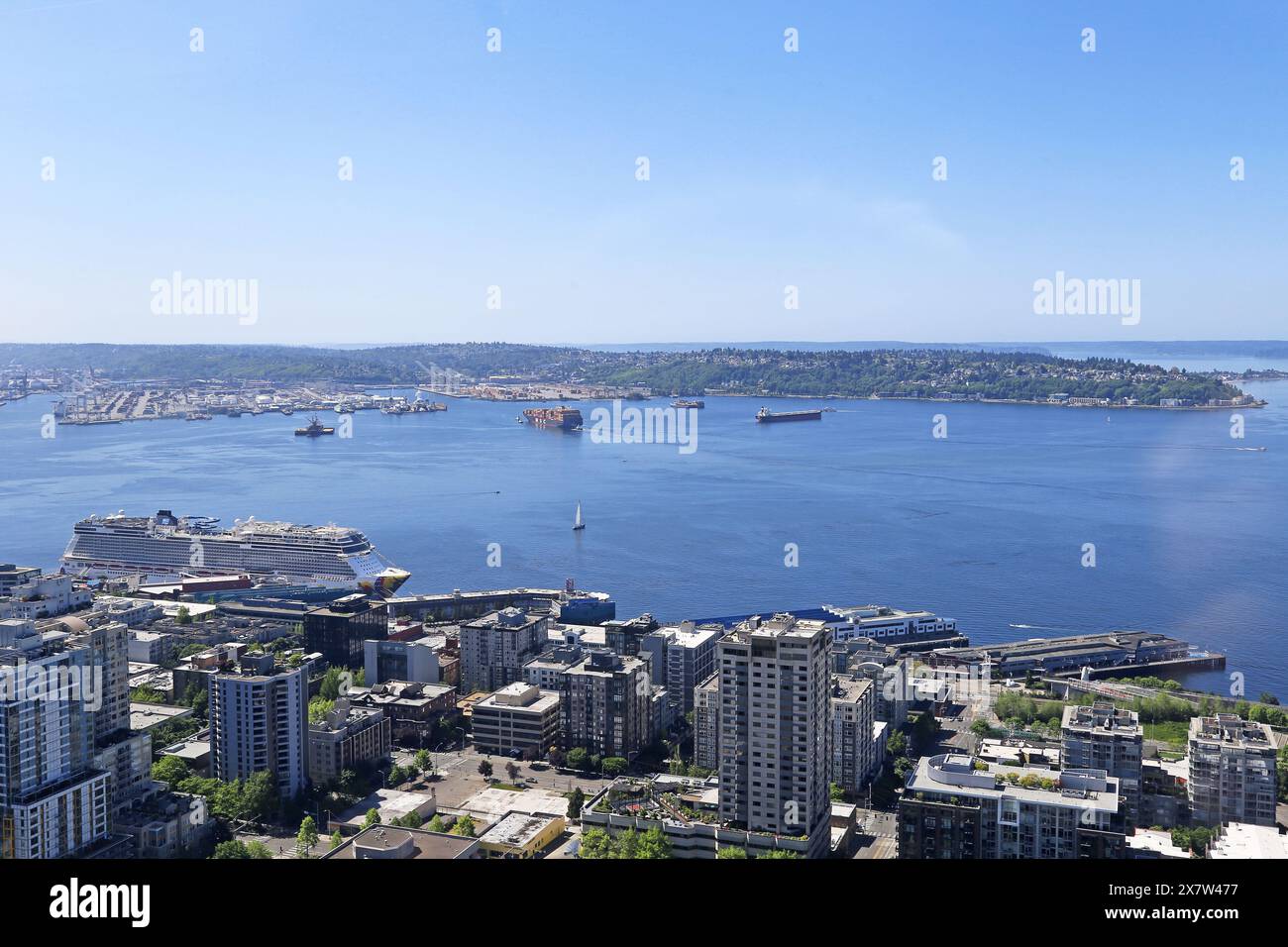 Vista da Space Needle, Seattle Center, Seattle, Elliott Bay, Puget Sound, king County, Stato di Washington, Stati Uniti, Golfo dell'Alaska, Nord America Foto Stock