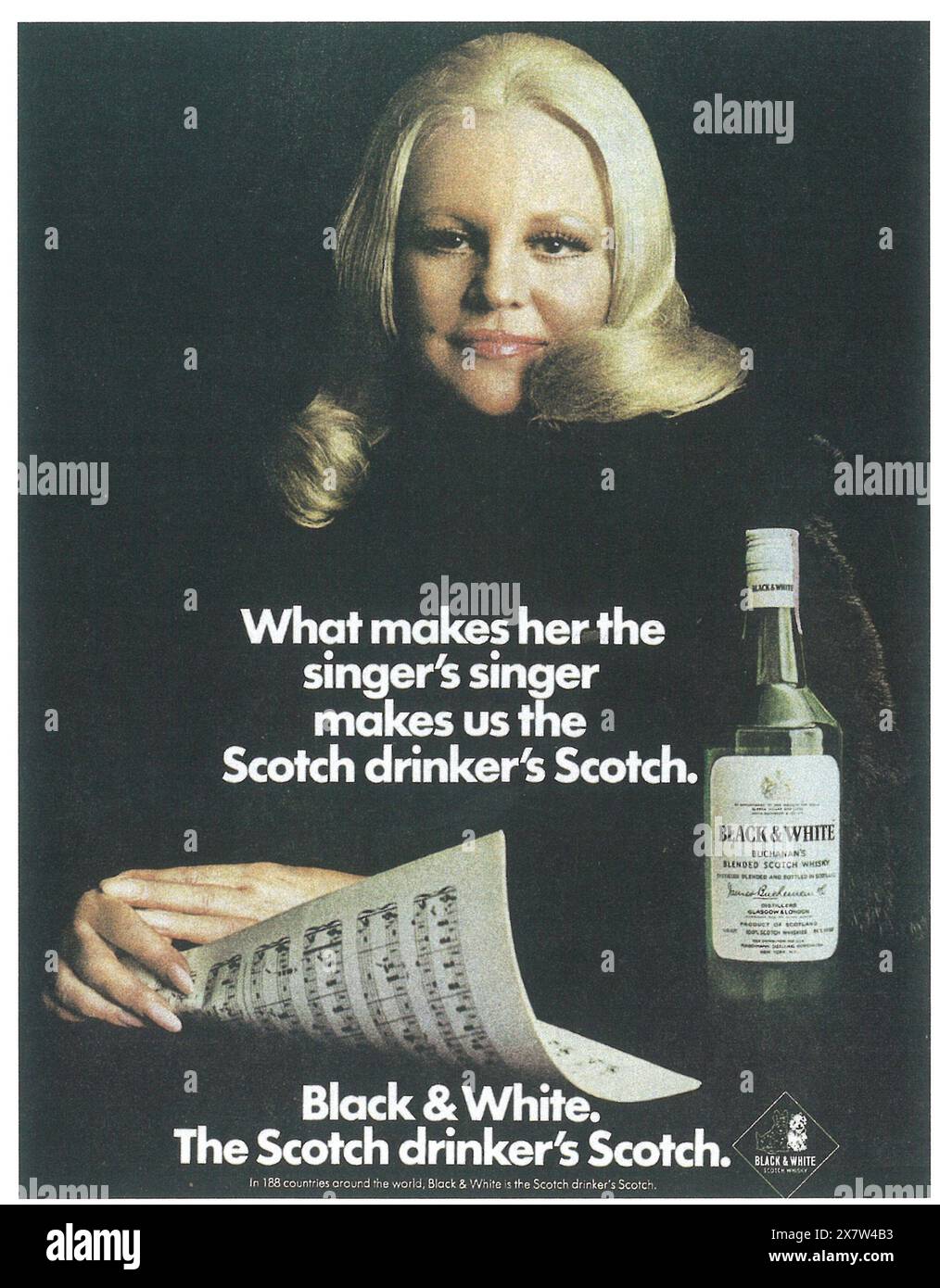 1972 Black & White Buchanan's Blended Scotch Whiskey ad con Peggy Lee Foto Stock
