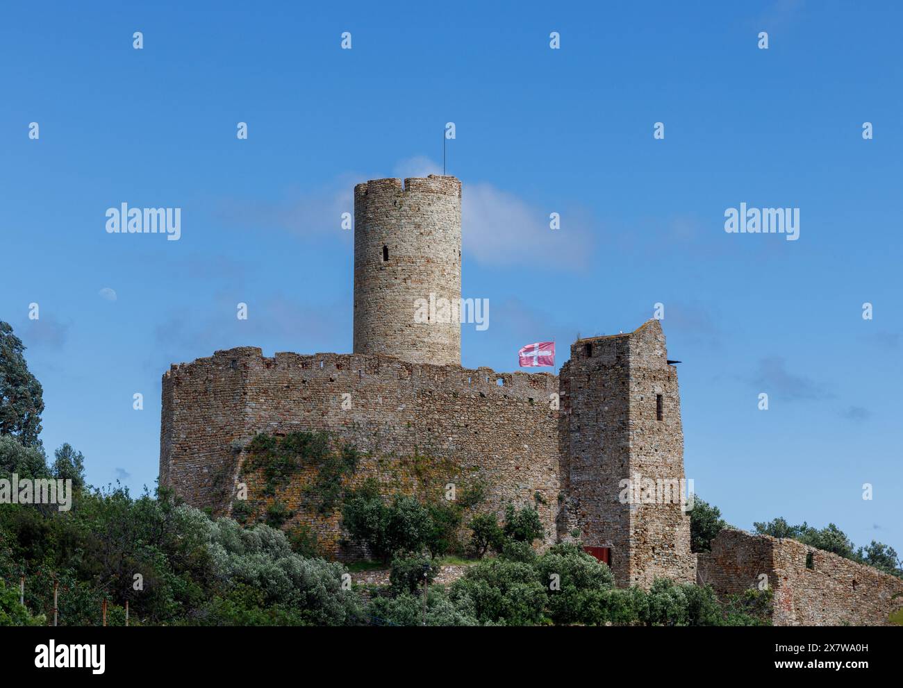 Castello di Monte Ursino nell'antico borgo di Noli sulla Riviera Ligure. Noli, Ligury, Italia Foto Stock