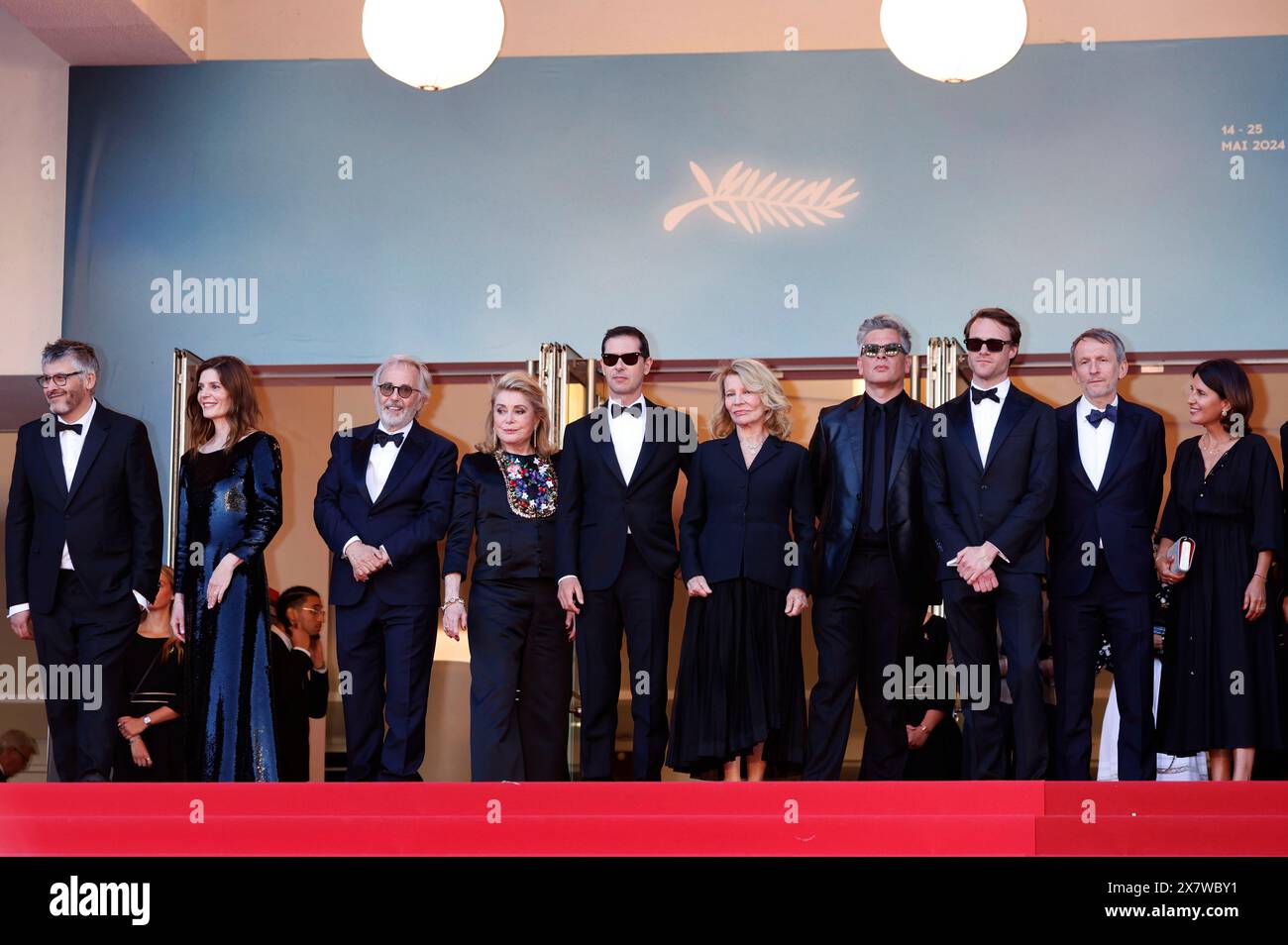 Christophe Honore, chiara Mastroianni, Fabrice Luchini, Catherine Deneuve, Melvil Poupaud, Nicole Garcia, Benjamin Biolay, Hugh Skinner, Philippe Martin und Alexandra Henochsberg bei der Premiere des Kinofilms 'Marcello mio' auf dem Festival de Cannes 2024 / 77. Internationale Filmfestspiele von Cannes im Palais des Festivals. Cannes, 21.05.2024 Foto Stock