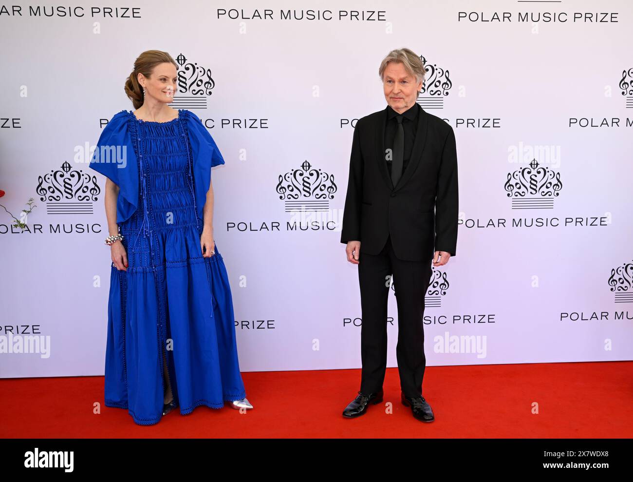 STOCCOLMA, SVEZIA 20240521Premio ESA-Pekka Salonen (a destra) con sua moglie Kaarina Gould arriva alla cerimonia di premiazione del Premio Polar 2024 al Gra Foto Stock