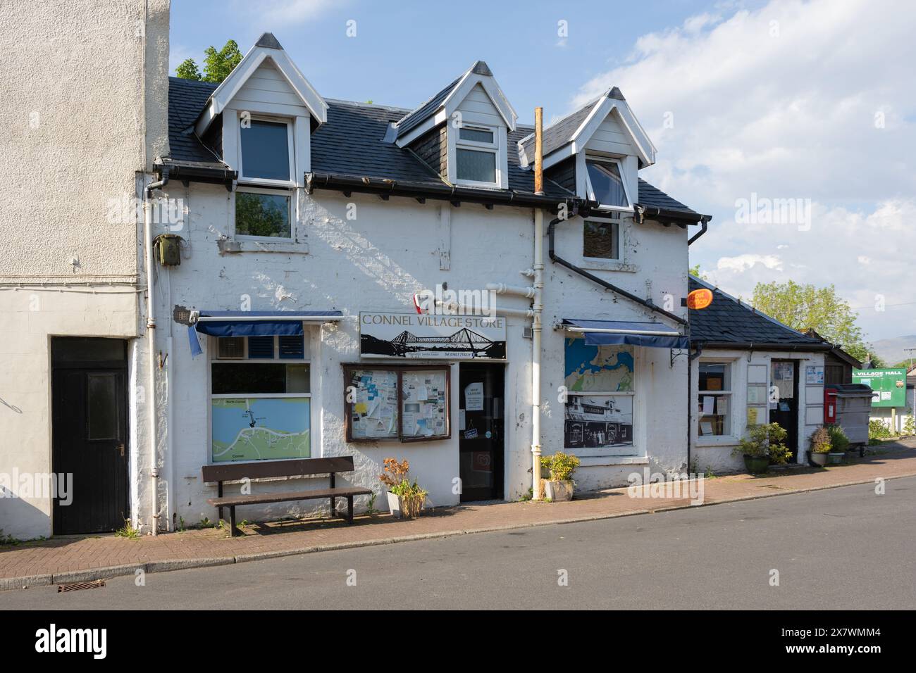 Chiuso il negozio e l'ufficio postale del villaggio locale, Connel, vicino a Oban, Argyll e Bute, Scozia, REGNO UNITO Foto Stock