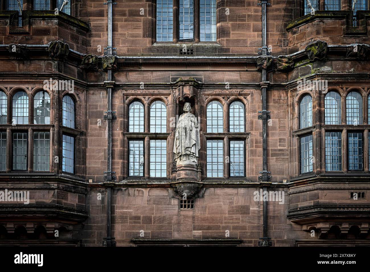 Dettaglio, statua di Re Edoardo il Confessore, la Casa del Consiglio, Coventry, Inghilterra, U. K Foto Stock