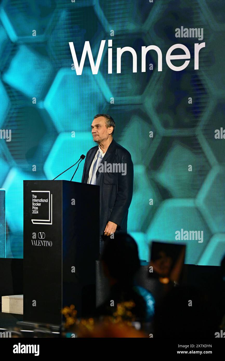 LONDRA, INGHILTERRA - 21 MAGGIO 2024: Traduttrice Michael Hofman, vincitrice dell'International Booker Prize 2024 per il suo libro "Kairos" sul palco durante l'annuncio dell'International Booker Prize 2024 alla Tate Modern di Londra, Inghilterra. Credito: Vedi li/Picture Capital/Alamy Live News Foto Stock