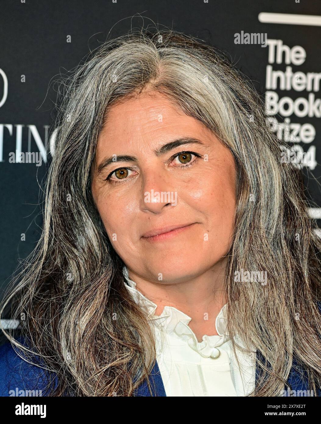 LONDRA, INGHILTERRA - 21 MAGGIO 2024: L'autrice Selva Almada con il libro finalista 'Not a River' partecipa all'annuncio dell'International Booker Prize 2024 alla Tate Modern di Londra, Inghilterra. Credito: Vedi li/Picture Capital/Alamy Live News Foto Stock