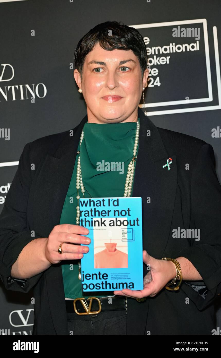 LONDRA, INGHILTERRA - 21 MAGGIO 2024: La traduttrice Sarah Timmer Harvey con il libro finalista "What i'd Better Not Think About" partecipa all'annuncio dell'International Booker Prize 2024 alla Tate Modern di Londra, Inghilterra. Credito: Vedi li/Picture Capital/Alamy Live News Foto Stock