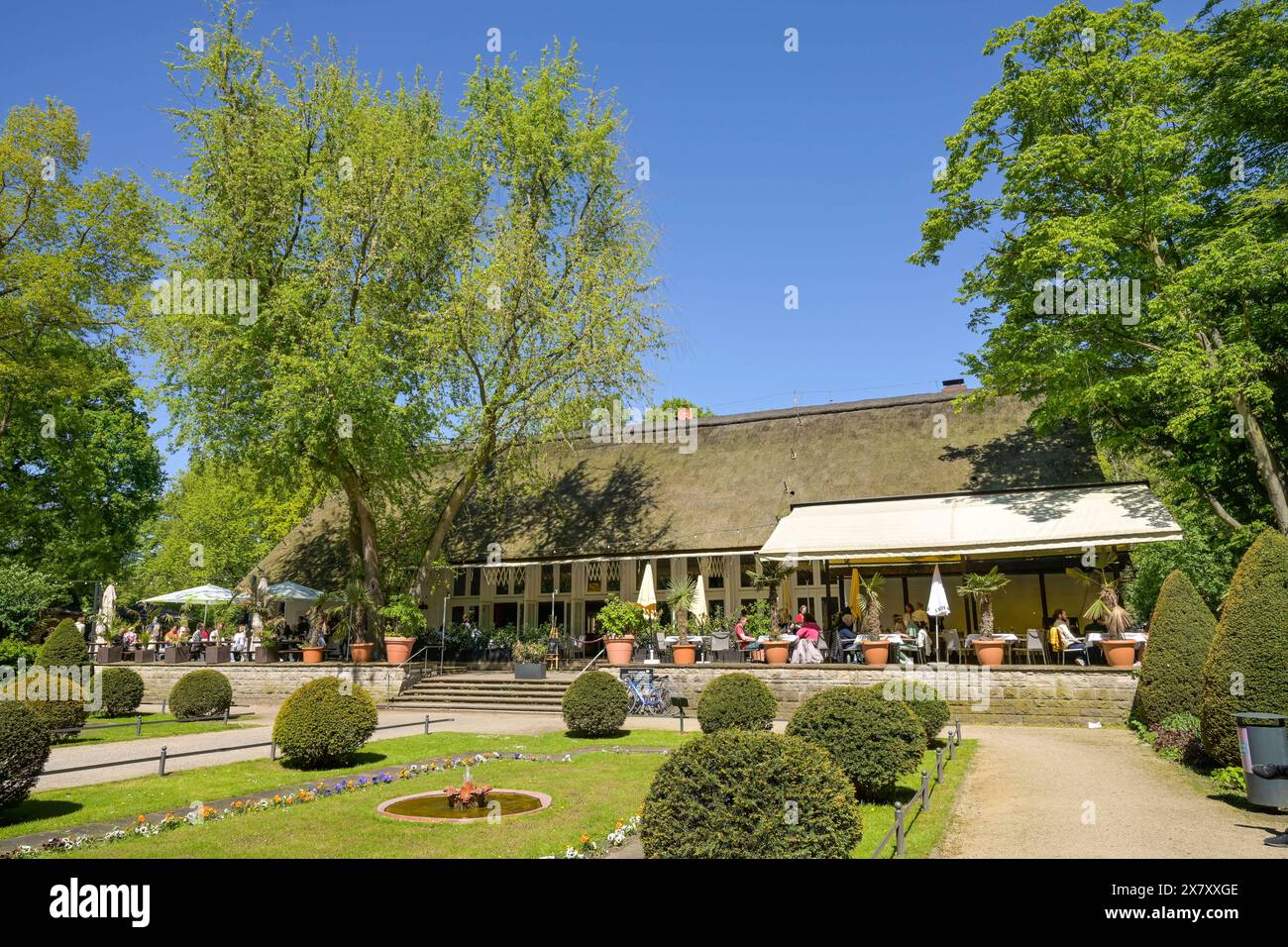 Restaurant und Biergarten, Teehaus, Englischer Garten, Park, Großer Tiergarten, Tiergarten, Mitte, Berlino, Deutschland *** ristorante e birreria all'aperto, sala da tè, Giardino inglese, parco, Großer Tiergarten, Tiergarten, Mitte, Berlino, Germania Foto Stock