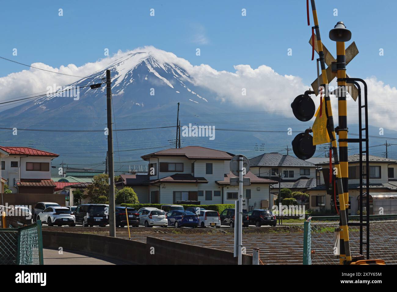 fuji di fronte alla ferrovia Foto Stock