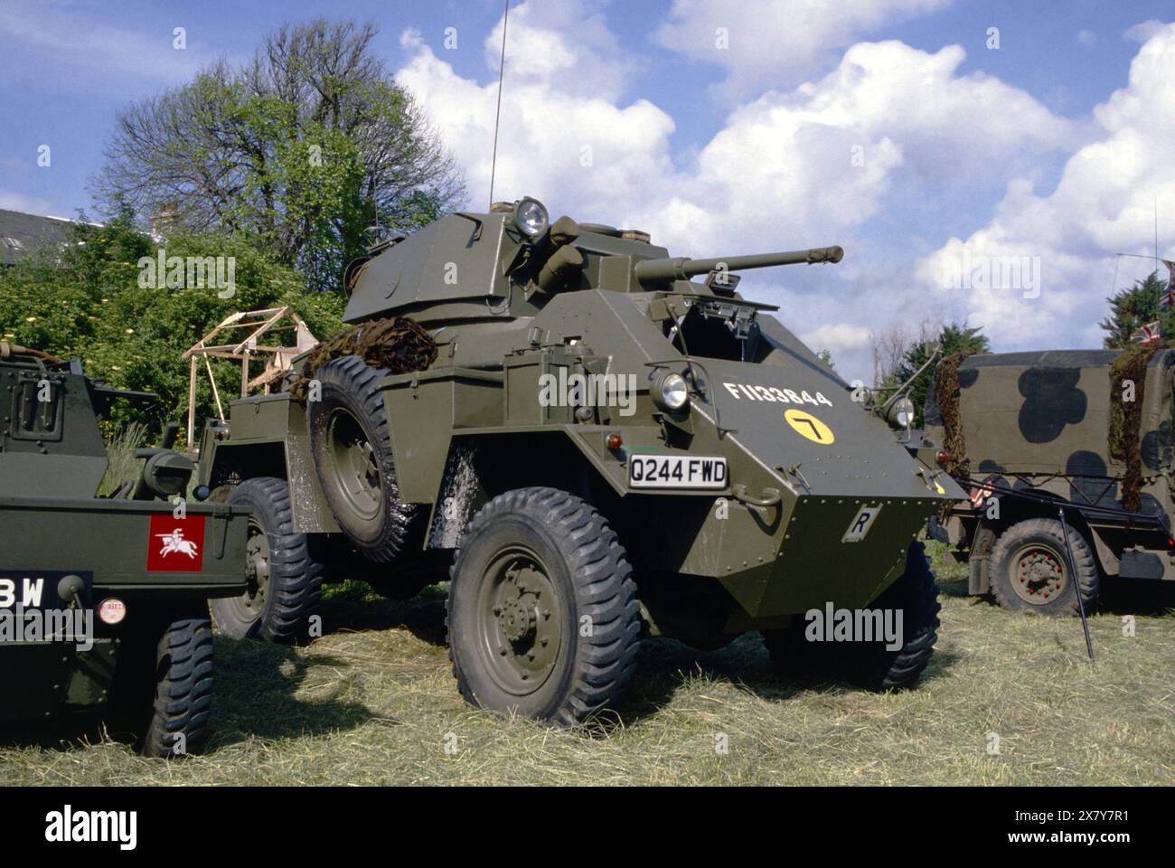 - Normandia, veterani di guerra e collezionisti di veicoli militari d'epoca partecipano alle cerimonie annuali per la commemorazione dello sbarco alleato del giugno 1944. Auto corazzata British Fox - Normandia, veterani di guerra e collezionisti di veicoli militari d'epoca partecipano alle annuali cerimonie per la commemorazione degli sbarchi alleati del giugno1944. Autoblindo inglese Fox Foto Stock