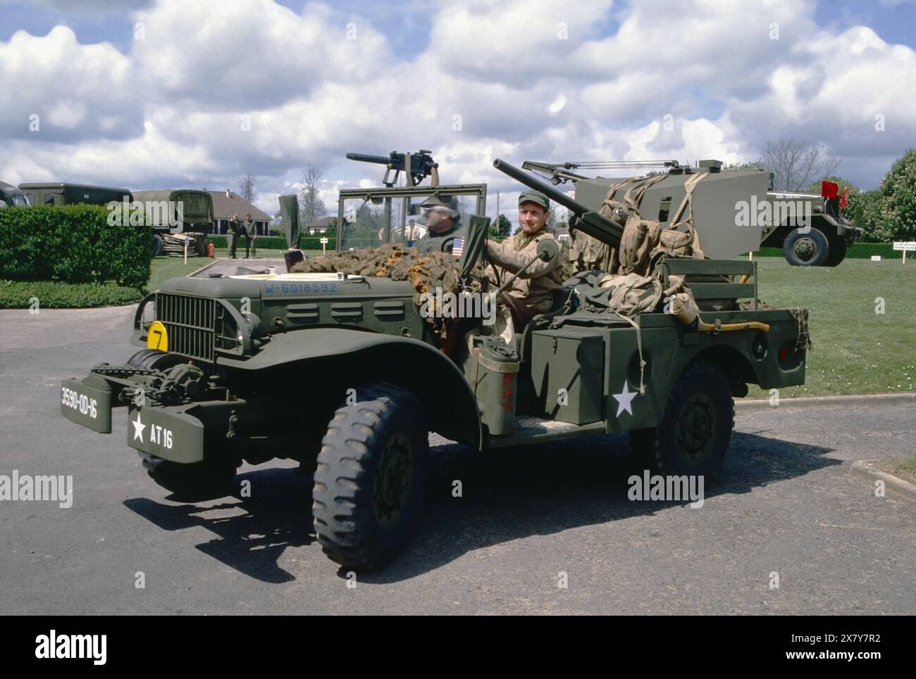 - Normandia, veterani di guerra e collezionisti di veicoli militari d'epoca partecipano alle cerimonie annuali per la commemorazione dello sbarco alleato del giugno 1944. Camion WC US Dodge - Normandia, veterani di guerra e collezionisti di veicoli militari d'epoca partecipano alle annuali cerimonie per la commemorazione degli sbarchi alleati del giugno1944. Autocarro USA Dodge WC Foto Stock