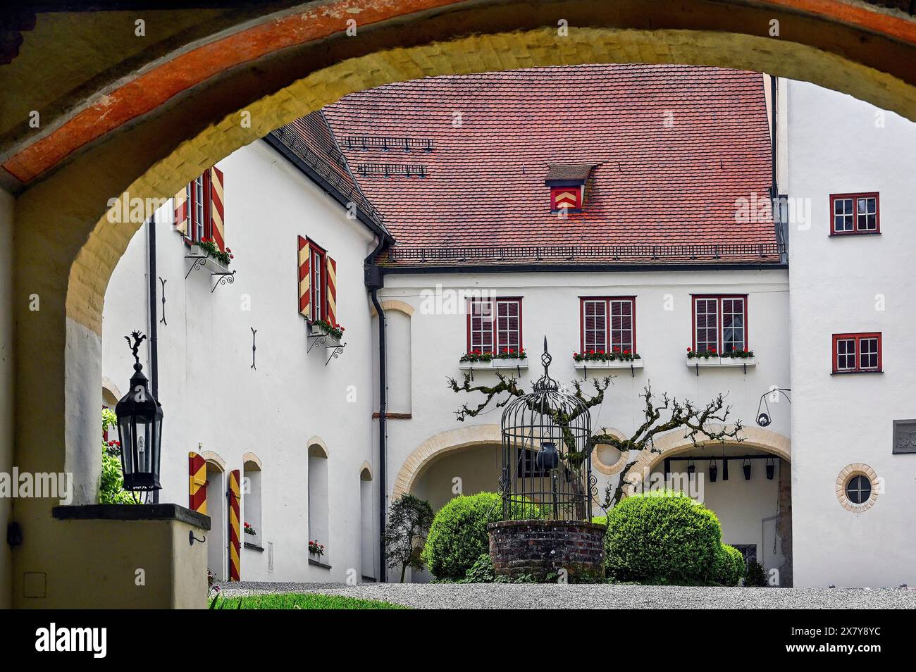 Il castello di Kronburg è un edificio storico. Costruito intorno all'anno 1200, Allgäu, Svevia, Baviera, Germania, Europa Foto Stock