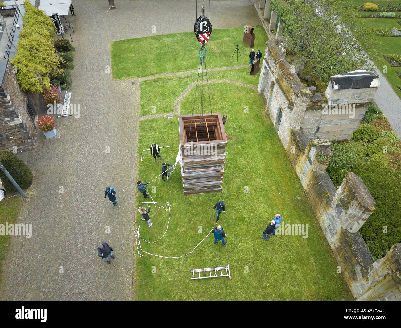 Una scultura dell'artista irlandese Sean Scully è installata nel parco di fronte al Ludwig Museum di Coblenza. Coblenza, Renania-Palatinato Foto Stock