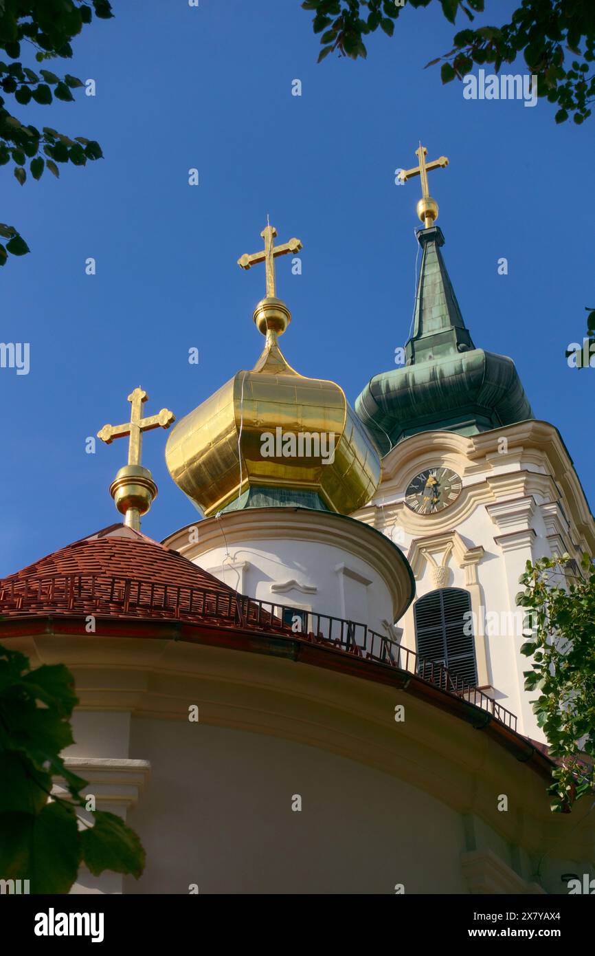 Tre croci della Chiesa di San Nicola a Novi Sad, Vojvodina, Serbia Foto Stock