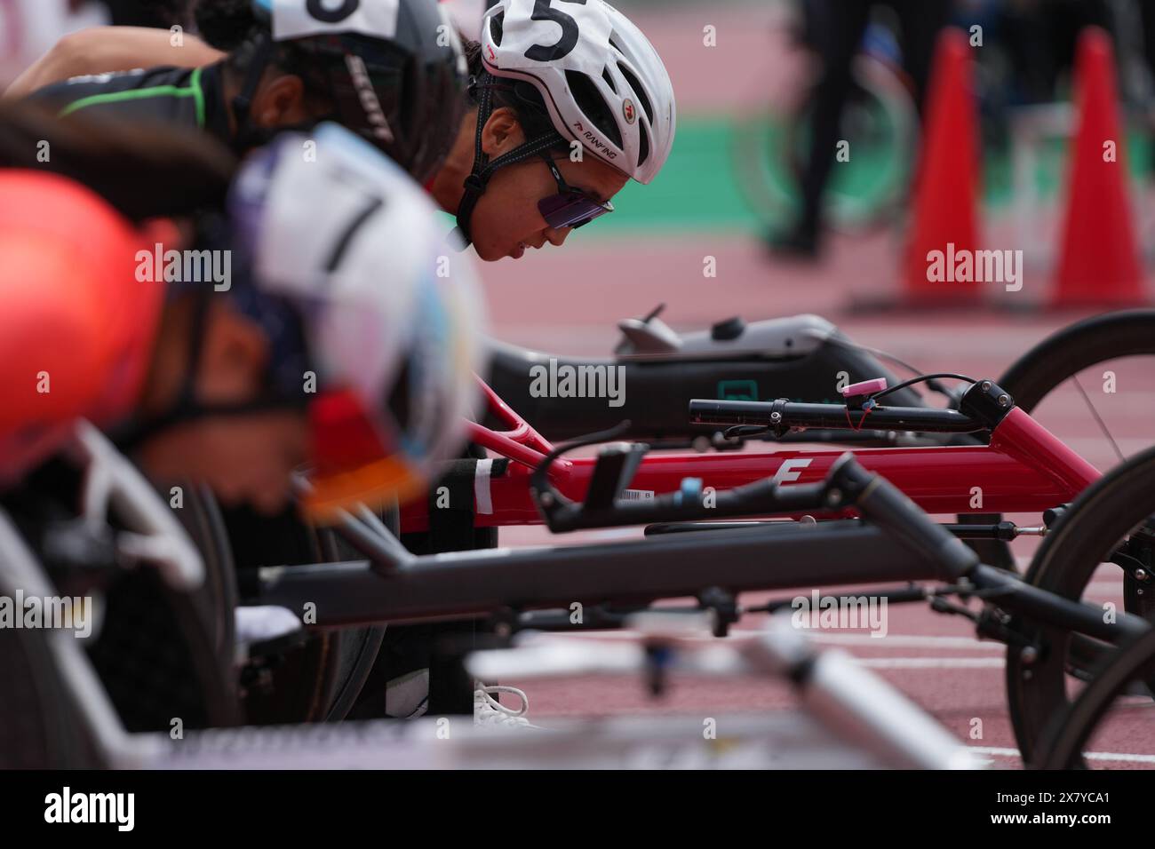 Kobe, Giappone. 22 maggio 2024. Zhou Zhaoqian della Cina gareggia durante la prima giornata femminile 100m T54 ai Campionati del mondo di atletica leggera di Para che si sono svolti a Kobe, in Giappone, il 22 maggio 2024. Crediti: Zhang Xiaoyu/Xinhua/Alamy Live News Foto Stock
