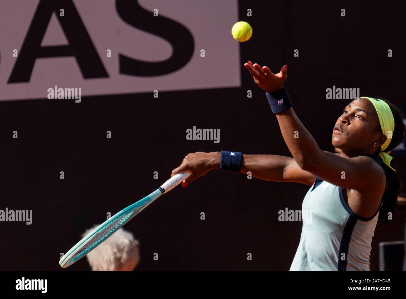 Roma, Italia. 16 maggio 2024. Coco Gauff degli Stati Uniti in azione contro IgA Swiatek della Polonia nella semifinale del Day Eleven degli internazionali BNL D'Italia 2024 al foro Italico di Roma. IgA Swiatek ha battuto Coco Gauff 6-4, 6-3 (Photo by Stefano Costantino/SOPA Images/Sipa USA) Credit: SIPA USA/Alamy Live News Foto Stock