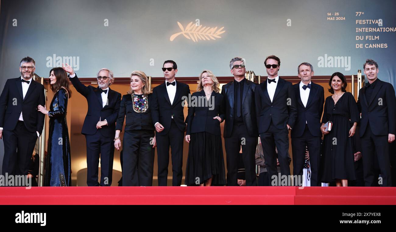 Cannes, Francia. 21 maggio 2024. I membri del cast arrivano prima della proiezione del film "Marcello mio" alla 77a edizione del Festival di Cannes a Cannes, Francia meridionale, il 21 maggio 2024. Crediti: Gao Jing/Xinhua/Alamy Live News Foto Stock