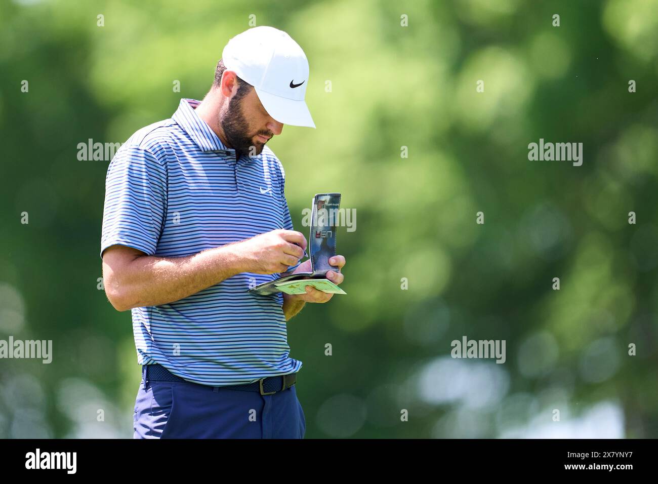 Scottie Scheffler degli Stati Uniti in azione durante la quarta giornata del campionato PGA 2024 al Valhalla Golf Club il 18 maggio 2024 a Louisville, Kentucky Foto Stock