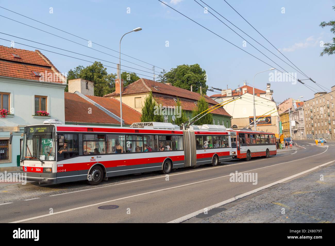 Autobus Bendu con pick-up elettrico sospeso, Brno, Repubblica Ceca Foto Stock