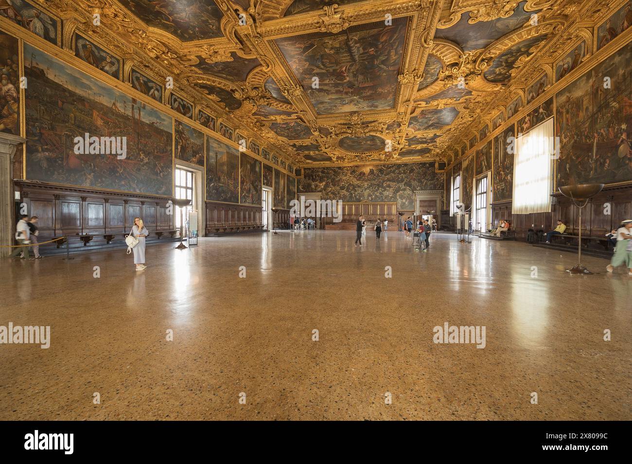 Venezia, Italia - 17 maggio 2024: Dettaglio architettonico all'interno di Palazzo Ducale a Venezia. Foto Stock