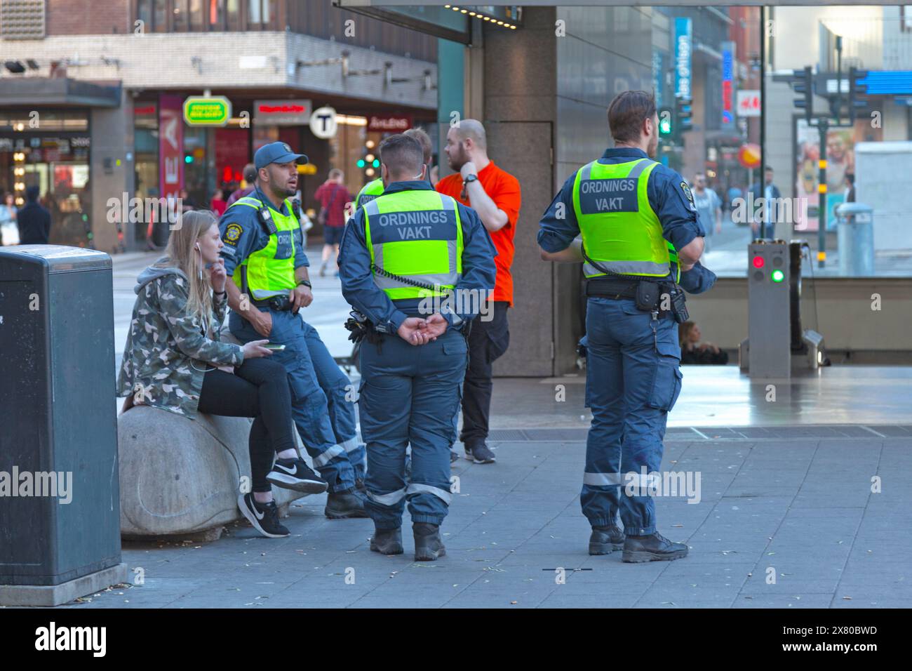 Stoccolma, Svezia - Giugno 22 2019: Un ordningsvakt (in inglese: Guardia di sicurezza) è una persona svedese che viene nominata dall'autorità di polizia per contribu Foto Stock