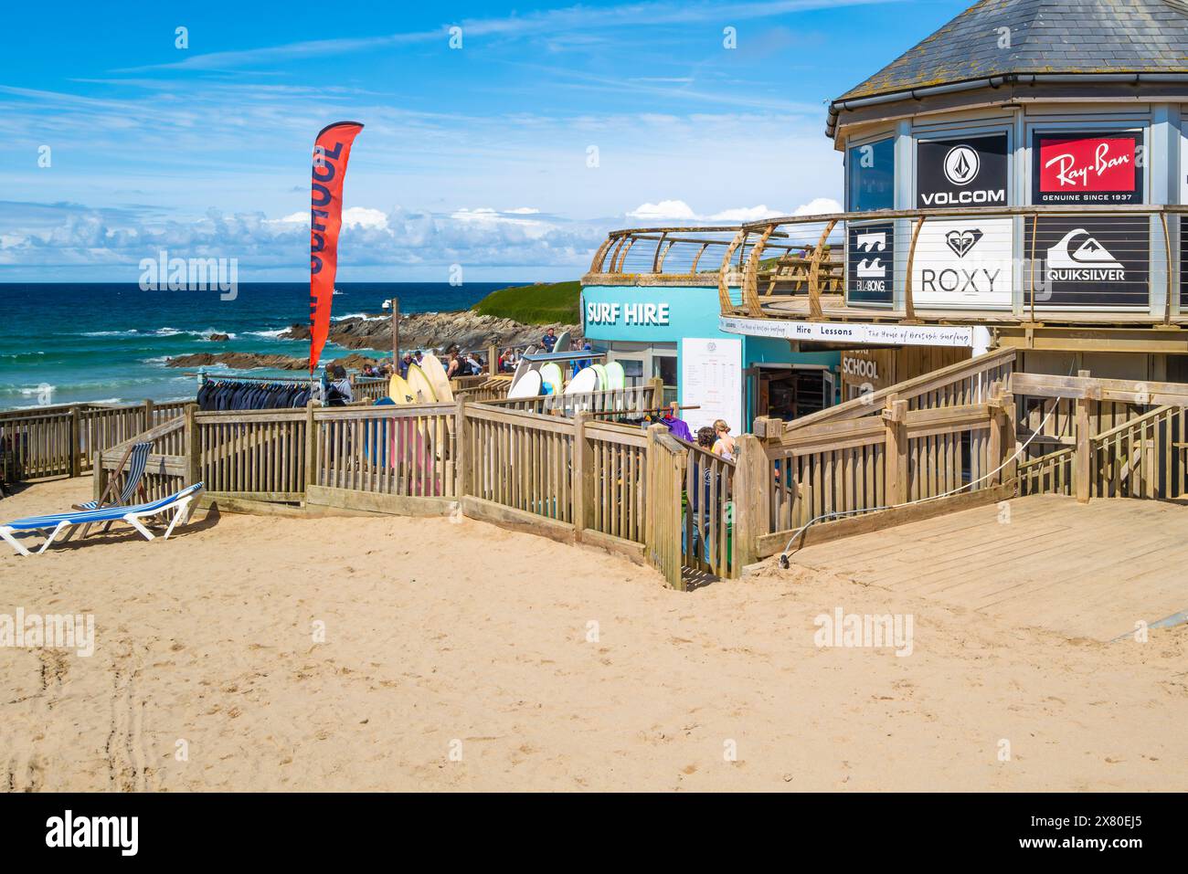 Attività di noleggio surf a Fistral Beach a Newquay, in Cornovaglia, nel Regno Unito. Foto Stock