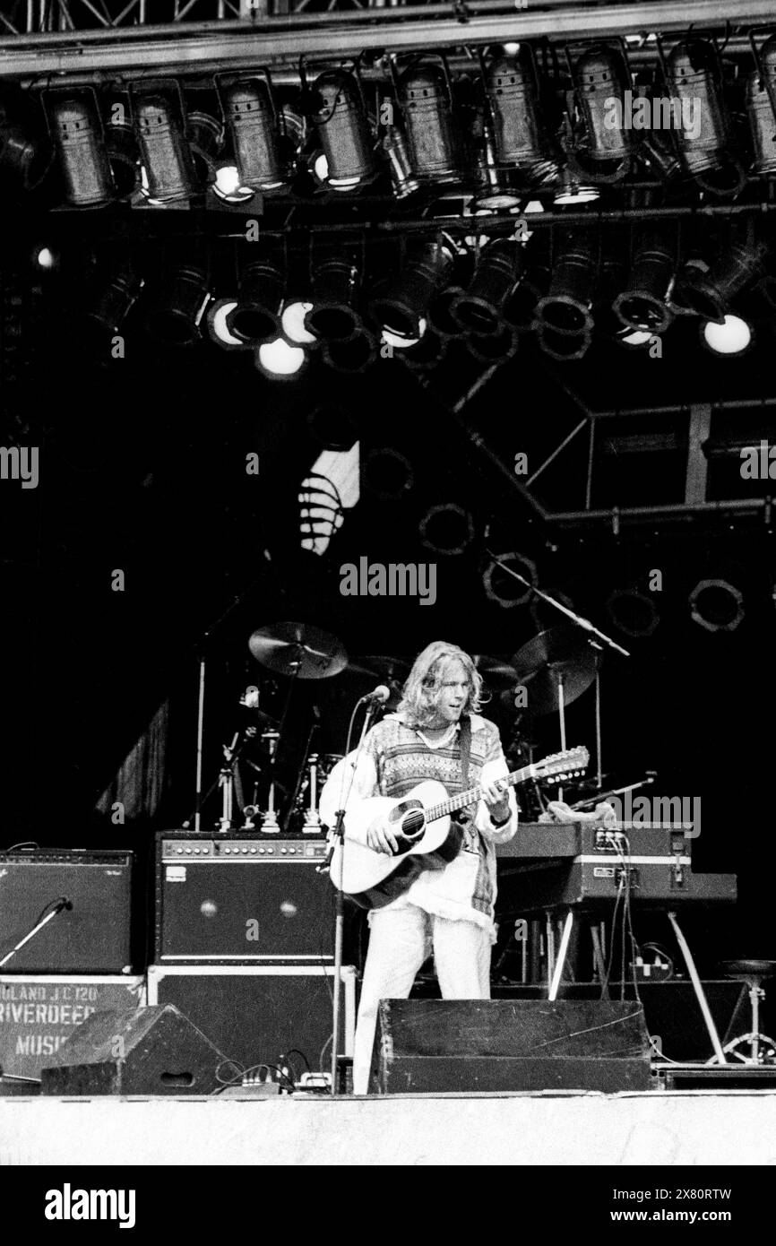 HOTHOUSE FLOWERS, PYRAMID STAGE, GLASTONBURY 1990: Liam Ó Maonlaí della band irlandese Hothouse Flowers on the Pyramid Main Stage al Glastonbury Festival, Pilton Farm, Somerset, Inghilterra, giugno 1990. Nel 1990 il festival ha celebrato il suo ventesimo anniversario. Foto: ROB WATKINS. INFO: Hothouse Flowers è un gruppo musicale irlandese formatosi nel 1985, noto per la loro fusione di rock, soul e musica tradizionale irlandese. Hanno guadagnato fama con successi come "Don't Go" e "Give IT Up", diventando un'attrice amata alla fine degli anni '1980 Foto Stock