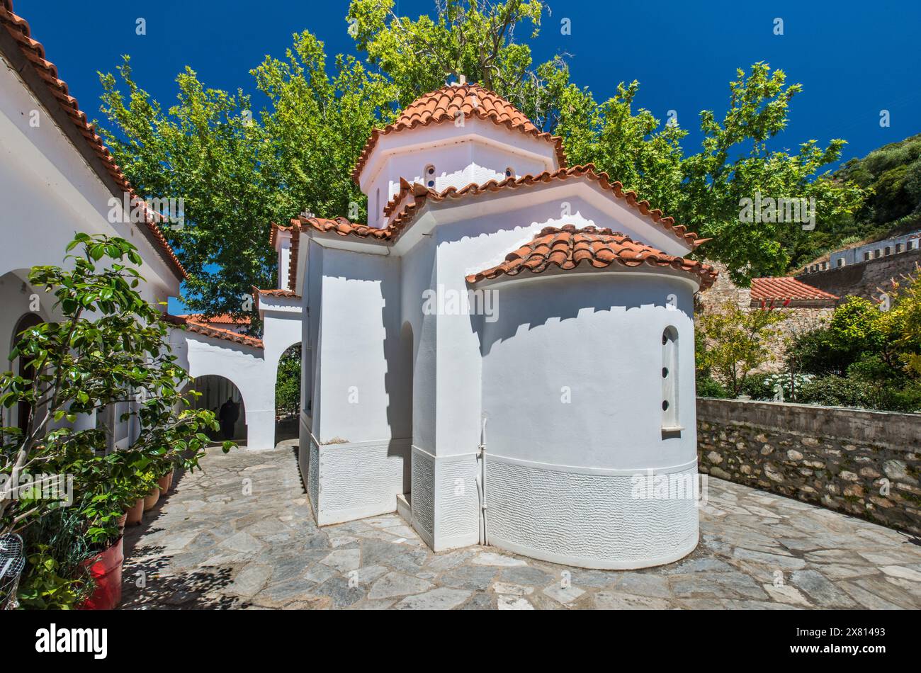 Cappella presso il monastero di Agios Nikolaos (San Nicola), convento femminile, fondato nel 1455, in stile bizantino, vicino ad Amarynthos, sull'isola di Evia, in Grecia Foto Stock