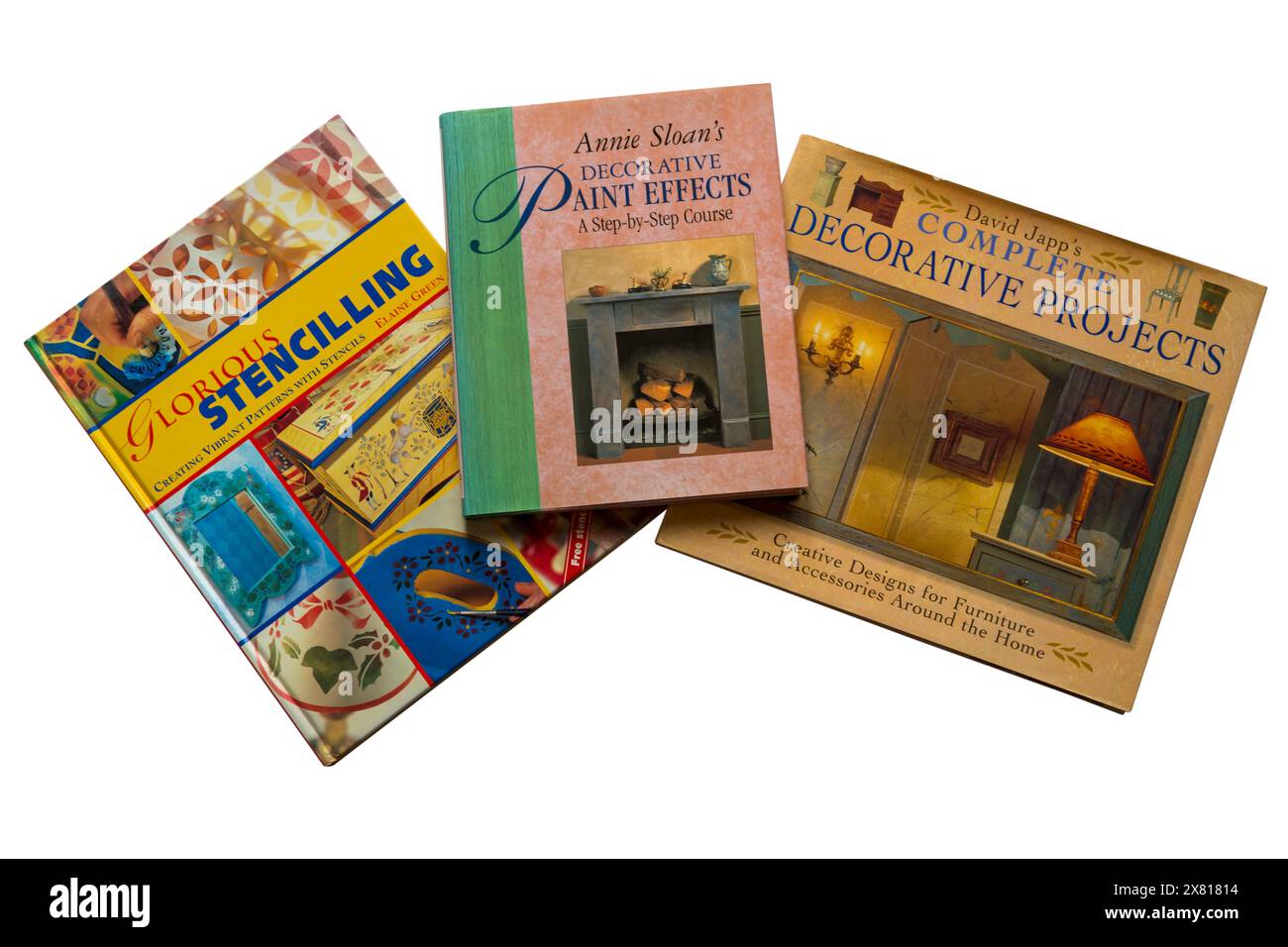 Selezione di libri d'arte e artigianato isolati su sfondo bianco - glorioso stenciling, effetti decorativi e progetti decorativi completi Foto Stock
