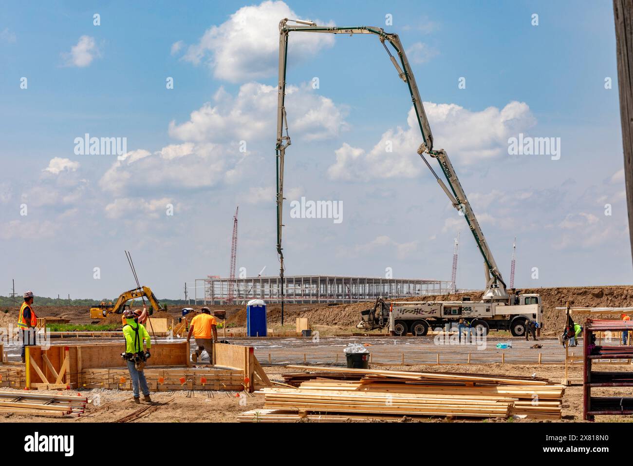 Marshall, Michigan - costruzione dello stabilimento di batterie per veicoli elettrici Ford nel BlueOval Battery Park. Ford dice che l'impianto creerà 1700 posti di lavoro Foto Stock