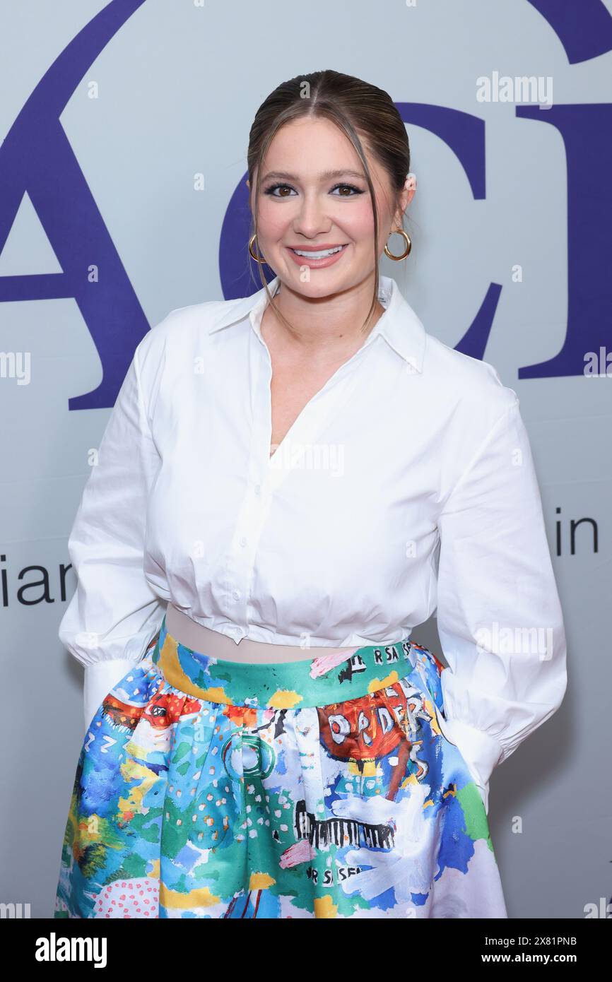 Emma Kenney partecipa al 49° gala annuale dei Gracie Awards della Alliance for Women in Media Foundation al Beverly Wilshire, Un Four Seasons Hotel il 21 maggio 2024 a Beverly Hills, California. Foto: Crash/imageSPACE Foto Stock