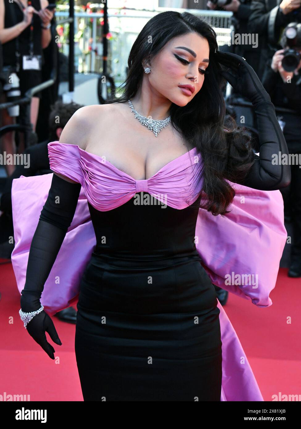 Cannes, Francia. 22 maggio 2024. Cannes, 77° Festival di Cannes 2024, Nona notte. Red carpet del film “le Comte de Monte-Cristo” nella foto: Haifa Wehbe Credit: Independent Photo Agency/Alamy Live News Foto Stock