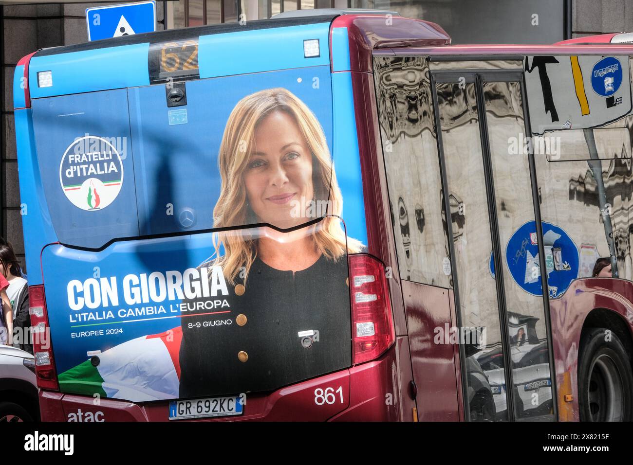Roma, Italia. 22 maggio 2024. Propaganda elettorale di Giorgia Meloni FDI su mezzi pubblici a Roma, Mercoledì, 22 maggio 2024 (foto Mauro Scrobogna/LaPresse) propaganda elettorale di Giorgia Meloni FDI sui trasporti pubblici a Roma, mercoledì 22 maggio 2024 (foto di Mauro Scrobogna/LaPresse) credito: LaPresse/Alamy Live News Foto Stock