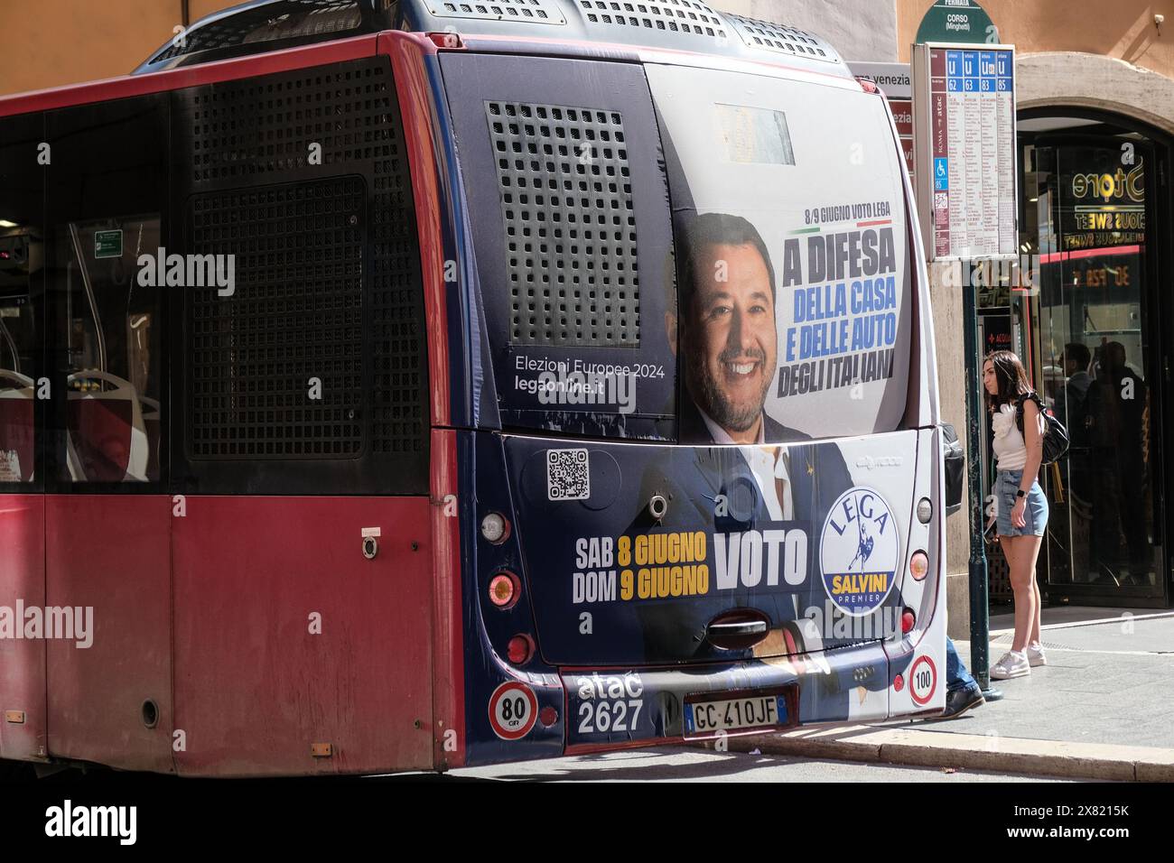 Roma, Italia. 22 maggio 2024. Propaganda elettorale di Giorgia Meloni FDI su mezzi pubblici a Roma, Mercoledì, 22 maggio 2024 (foto Mauro Scrobogna/LaPresse) propaganda elettorale di Giorgia Meloni FDI sui trasporti pubblici a Roma, mercoledì 22 maggio 2024 (foto di Mauro Scrobogna/LaPresse) credito: LaPresse/Alamy Live News Foto Stock