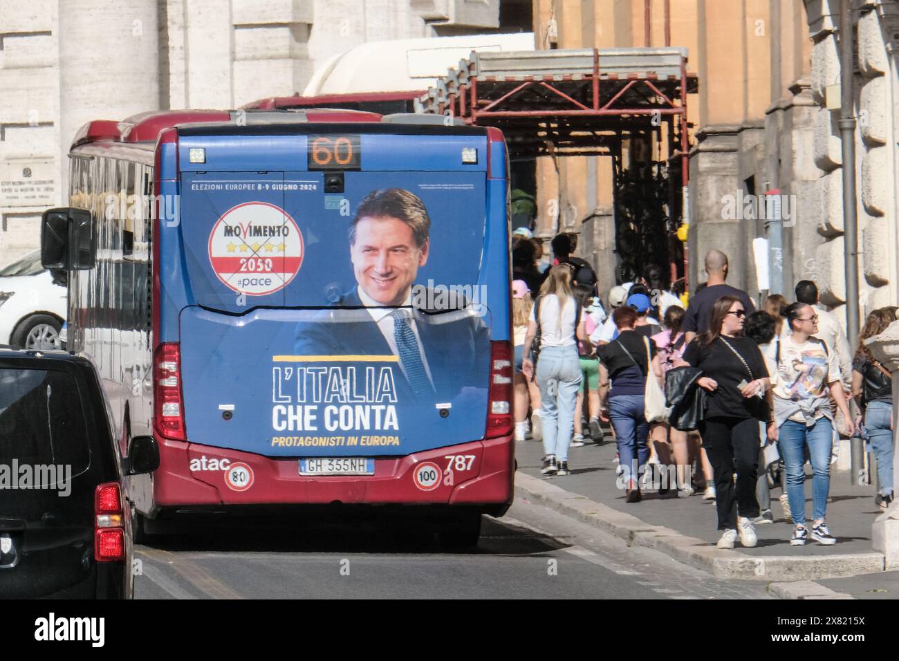 Roma, Italia. 22 maggio 2024. Propaganda elettorale di Giuseppe Conte M5S su mezzi pubblici a Roma, Mercoledì, 22 maggio 2024 (foto Mauro Scrobogna/LaPresse) propaganda elettorale di Giuseppe Conte M5S sui trasporti pubblici a Roma, mercoledì 22 maggio 2024 (foto di Mauro Scrobogna/LaPresse) crediti: LaPresse/Alamy Live News Foto Stock