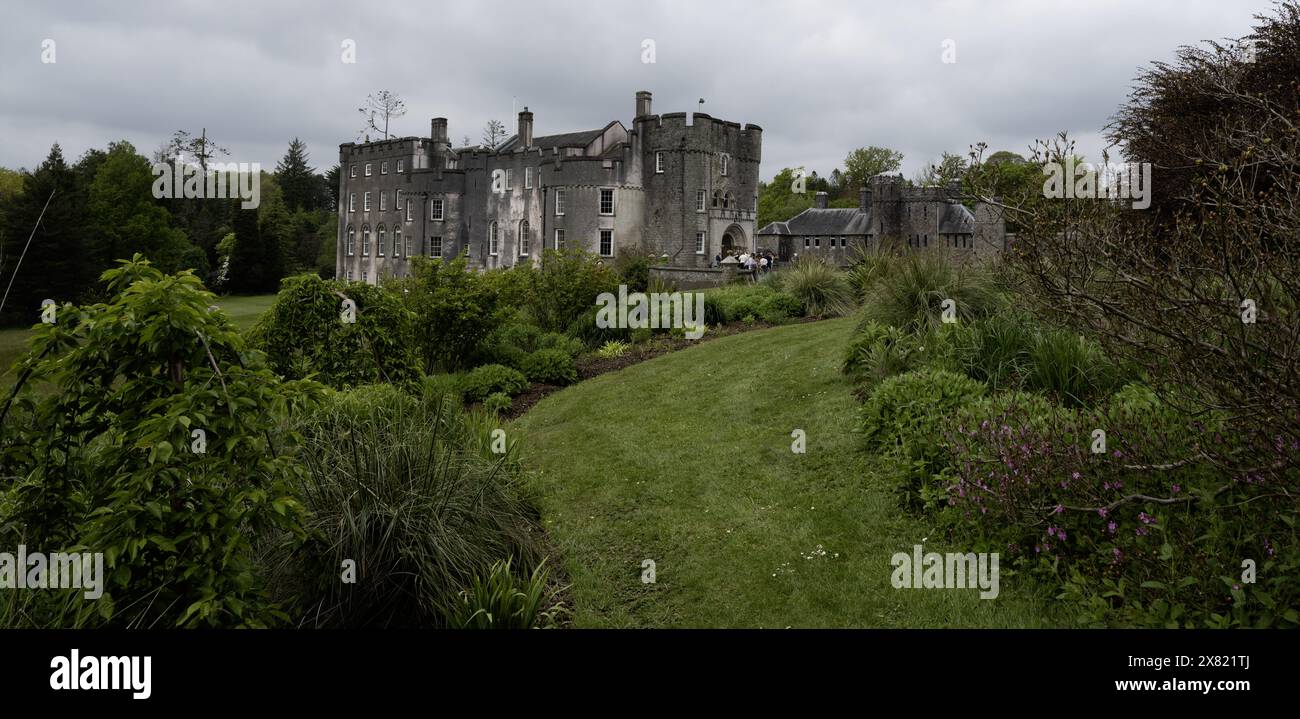 Picton Castle, The Rhos, Haverfordwest, Pembrokeshire, Galles del Sud, Galles, Regno Unito - Vista esterna del castello Foto Stock