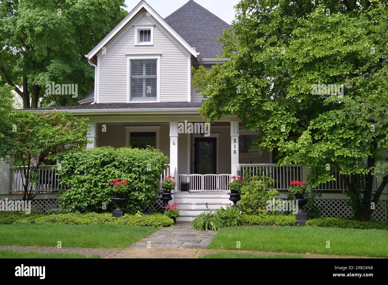 Wheaton, Illinois, Stati Uniti. Grande, ampia, lussuosa, casa a due piani, con una sola famiglia in un sobborgo occidentale di Chicago. Foto Stock