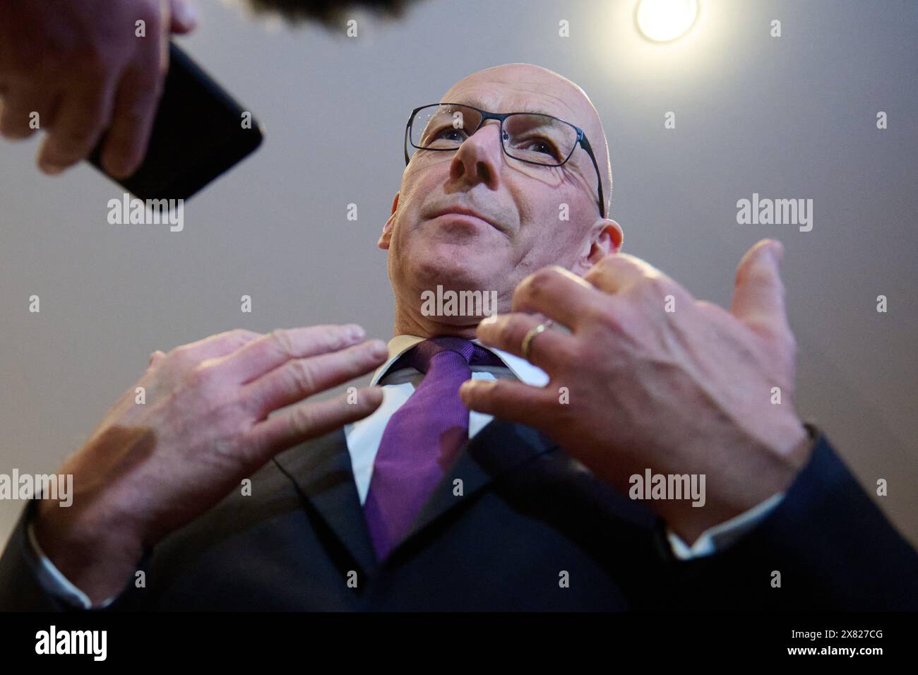 Edimburgo Scozia, Regno Unito 22 maggio 2024. Il primo ministro scozzese John Swinney al Parlamento scozzese parla ai media dopo l'annuncio delle elezioni generali. credito sst/alamy notizie in diretta Foto Stock