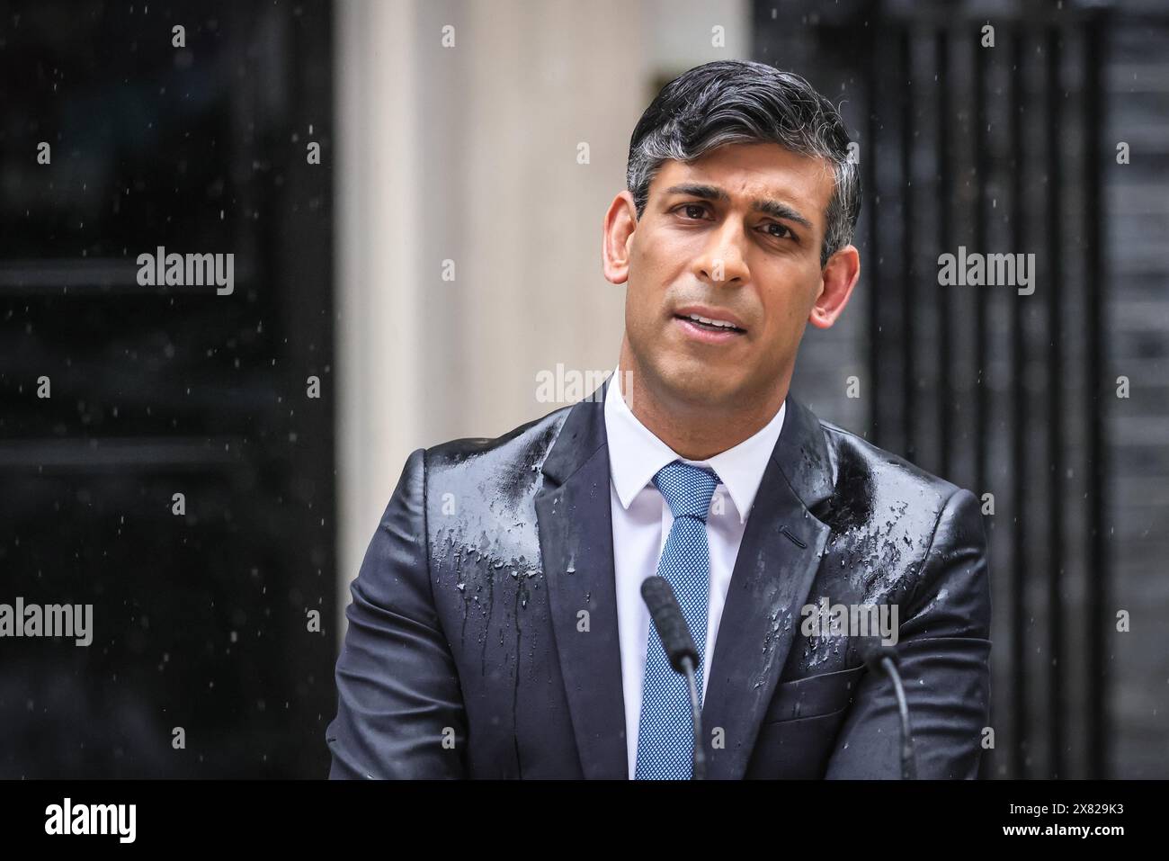 Londra, Regno Unito. 22 maggio 2024. Rishi Sunak, primo ministro del Regno Unito, fa l'annuncio elettorale con un discorso da un leggio fuori 10 Downing Street fuori 10 Downing Street a Westminster, Londra. La data delle prossime elezioni generali è il 4 luglio 2024. Crediti: Imageplotter/Alamy Live News Foto Stock