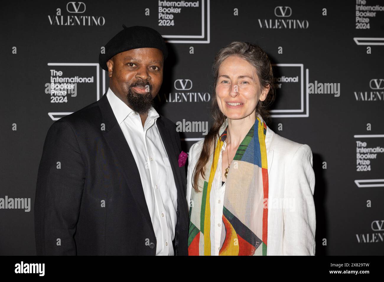 Londra, Regno Unito. Martedì 21 maggio 2024. Sir Ben Okri partecipa alla cerimonia International Booker Prize, sponsorizzata da Maison Valentino e tenuta alla Tate Modern di Londra. Martedì 21 maggio 2023. L'International Booker Prize è il premio più significativo al mondo per una singola opera di narrativa tradotta. Crediti: Katie Collins/EMPICS/Alamy Live News Foto Stock